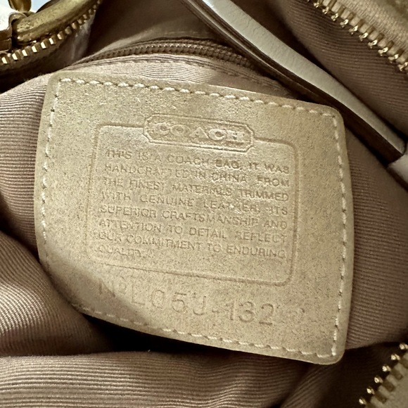 Coach: cream colored hobo bag - Picture 3 of 3